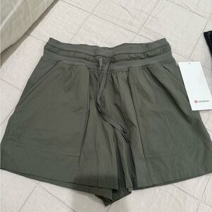 Lululemon Dance Studio High-Rise Short 3.5